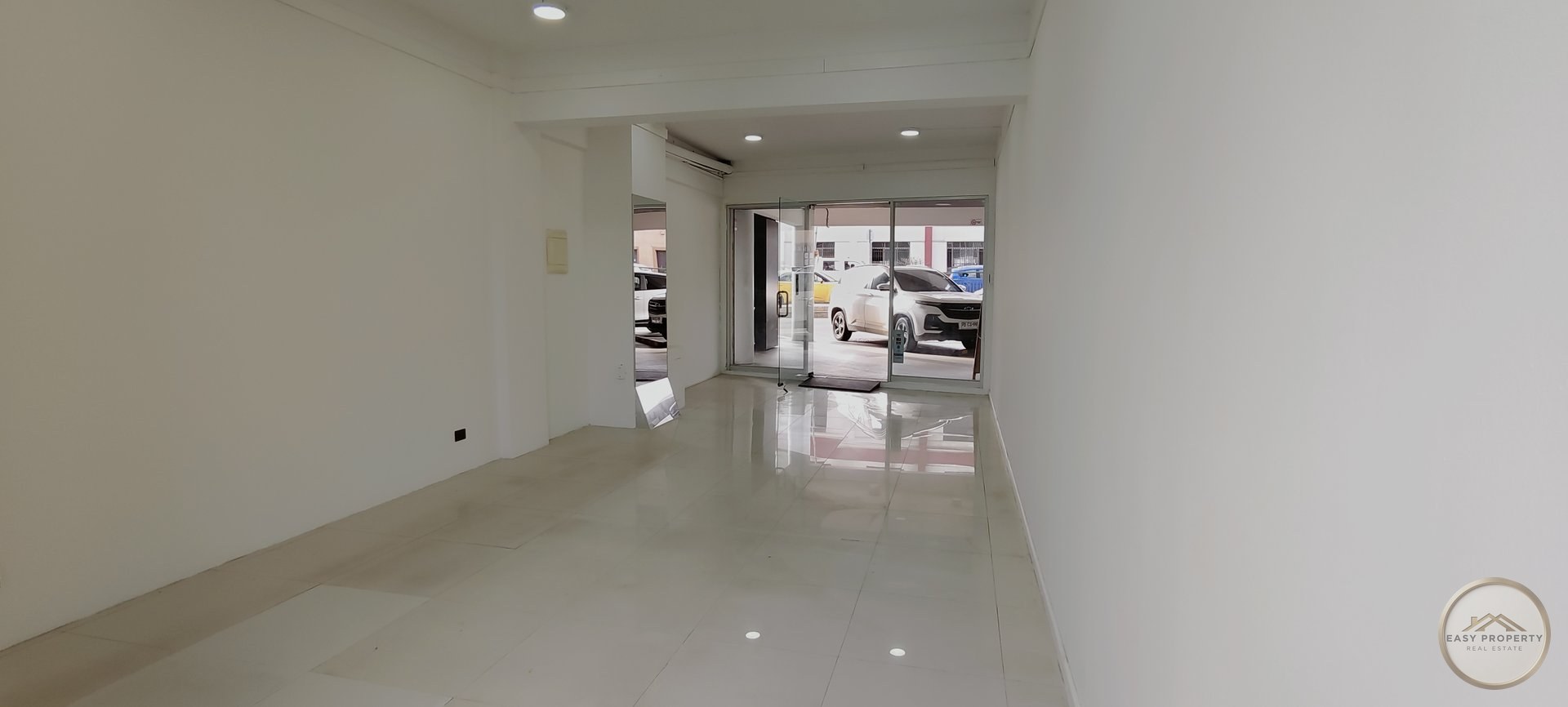 Locales comerciales en arriendo, desde las 19,89 UF , Portal Amunátegui ¡ Con mes de gracia ! — foto 5