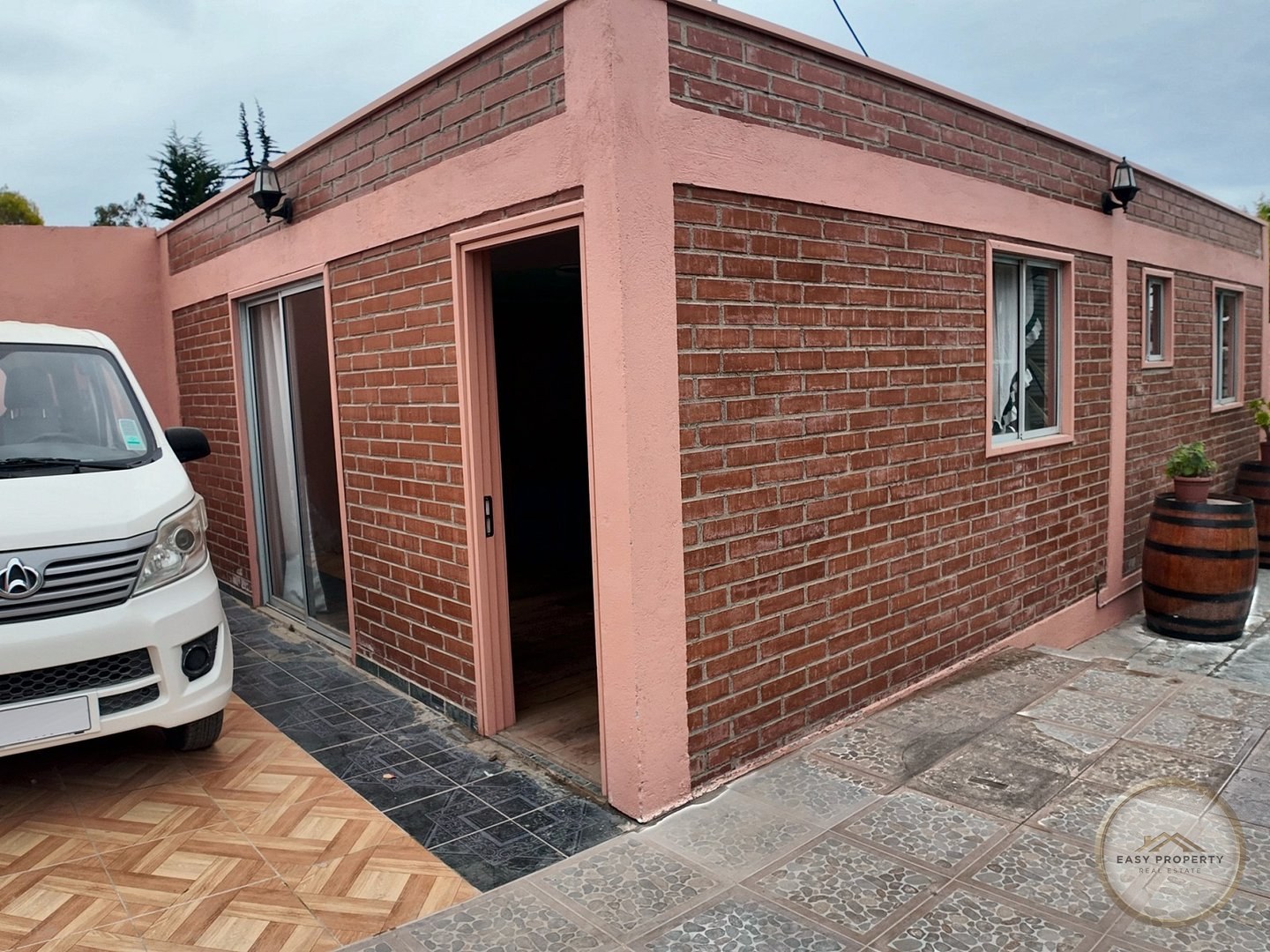 CASA 2D 1B CON ESTACIONAMIENTO · DISPONIBLE YA · DESDE $500.000 — foto 2